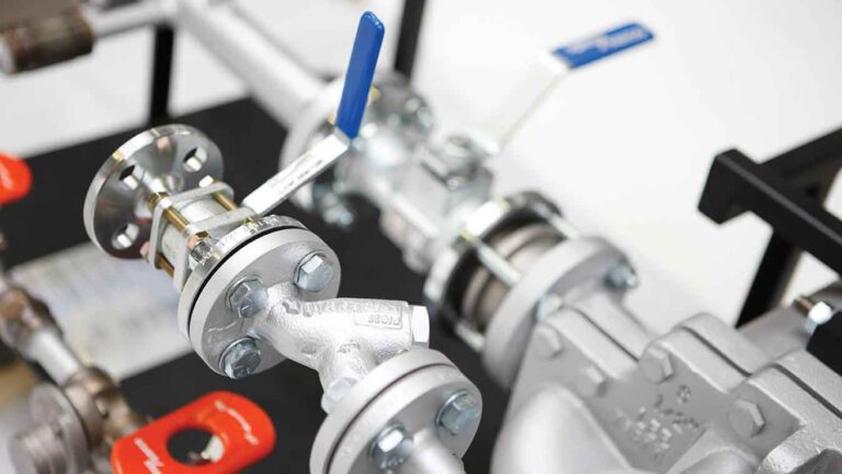 What are the Differences Bewteen O-and V-shaped Ball Valve