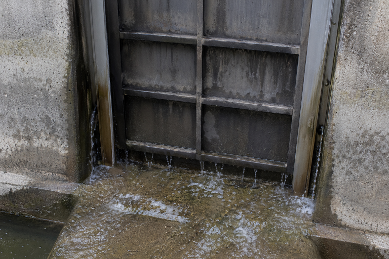 Why Your Sluice Gate Leaks Under Seating Head?