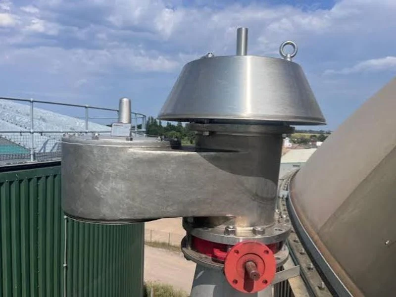 Conservation vent mounted on a tank nozzle