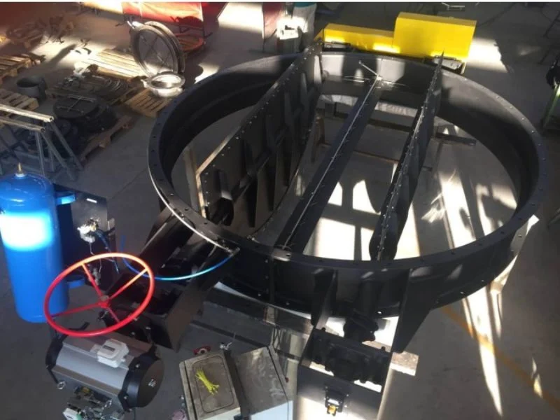 Double-blade butterfly damper