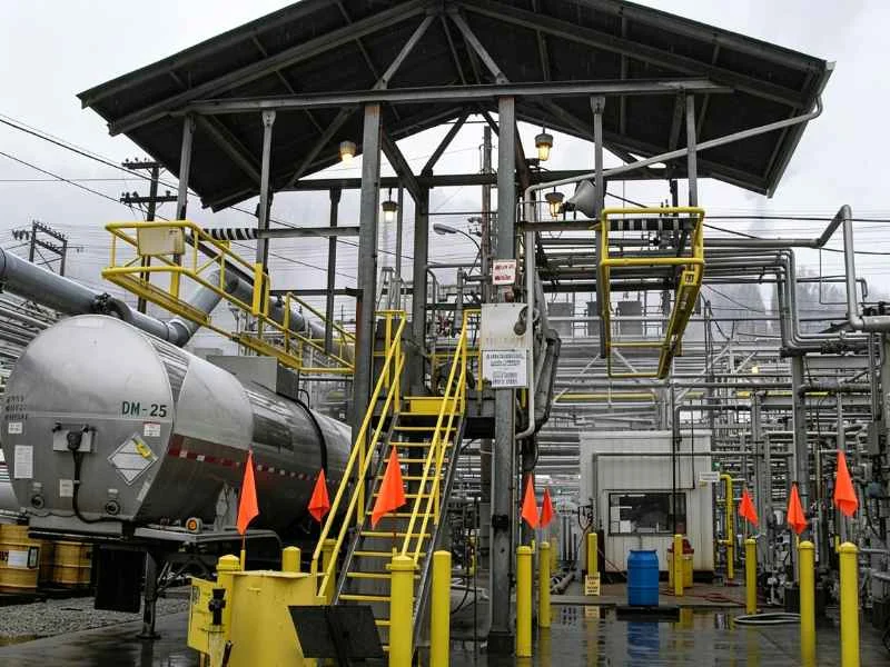 Industrial loading terminal