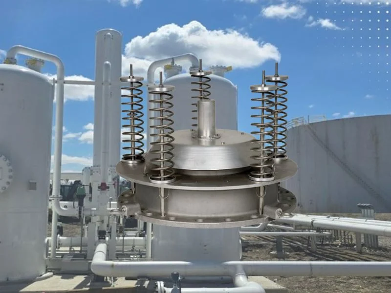 Spring-loaded storage tank emergency vent