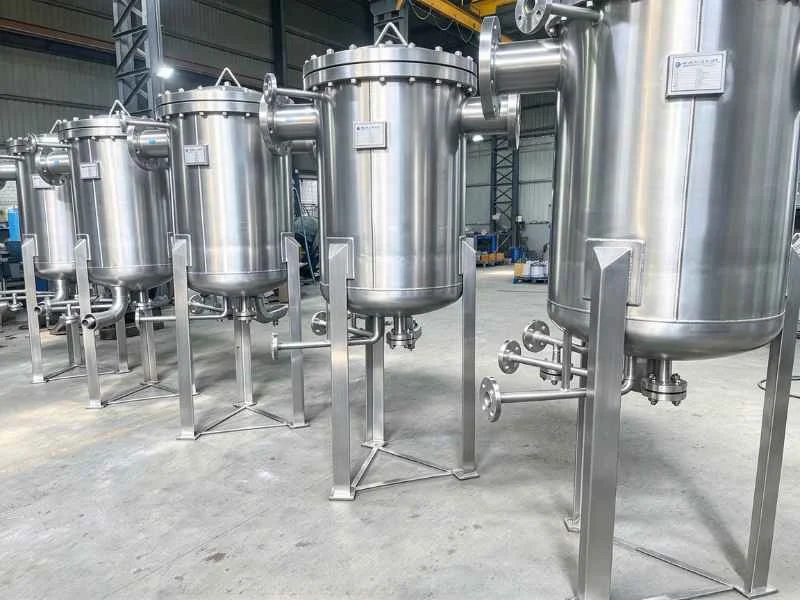 Jacketed basket strainer