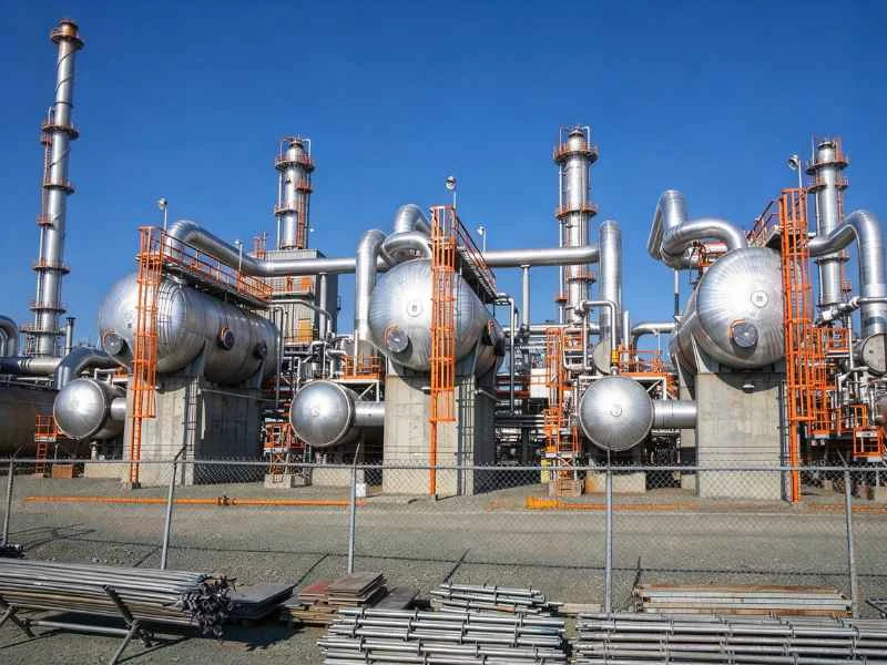 Jacketed valve for molten sulfur