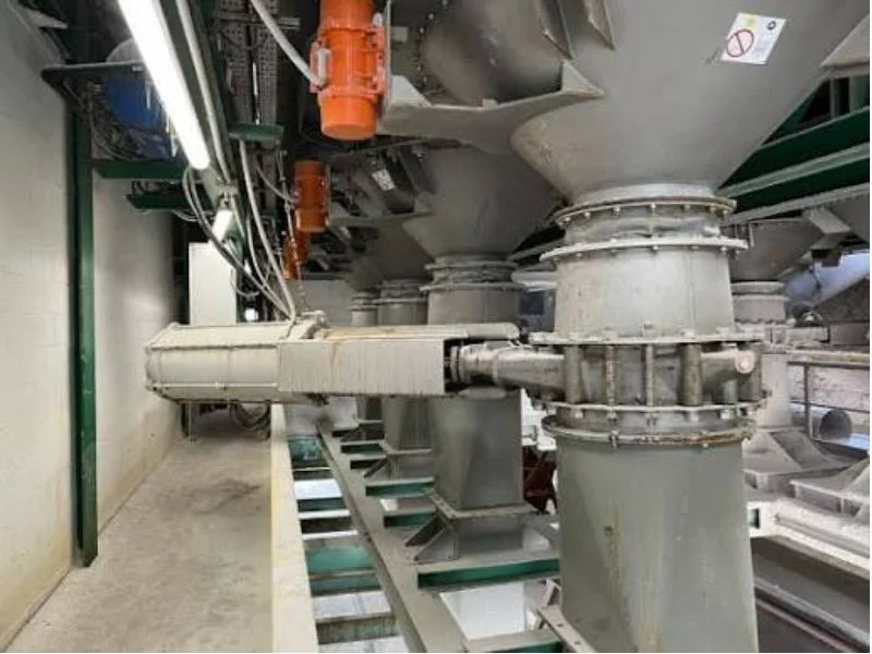 Knife gate valve for mining slurry