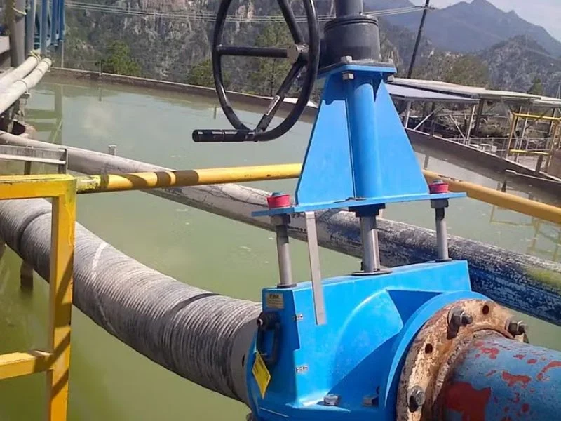 Pinch valve for mining slurry