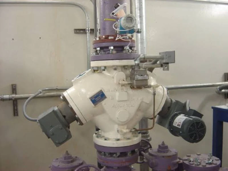 Pipeline strainer in refinery service