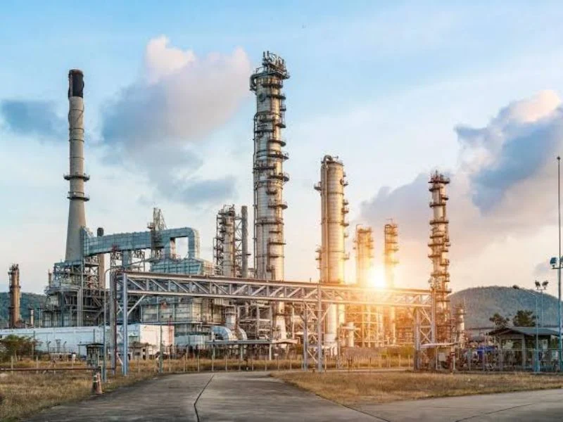 Refinery valve material selection
